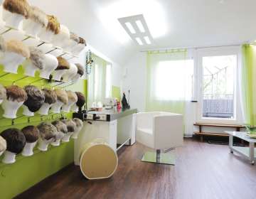 Perückenbeispiele im Haarstudio